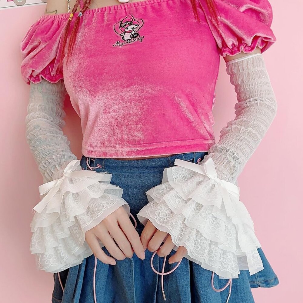 Whit e Lace Ruffle Knee-High Socks with Bow Detail - Picture 2 of 7